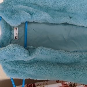 Epic Threads girls size 6 Faux Fur Blue vest